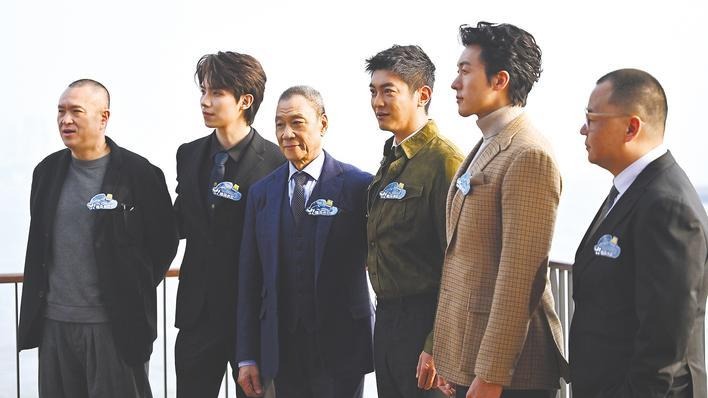 群星见证大江两岸发展奔涌澎湃