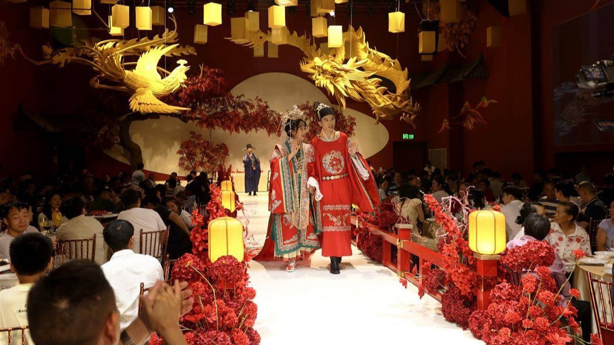 千里姻缘一线牵  恭喜，他们结婚了