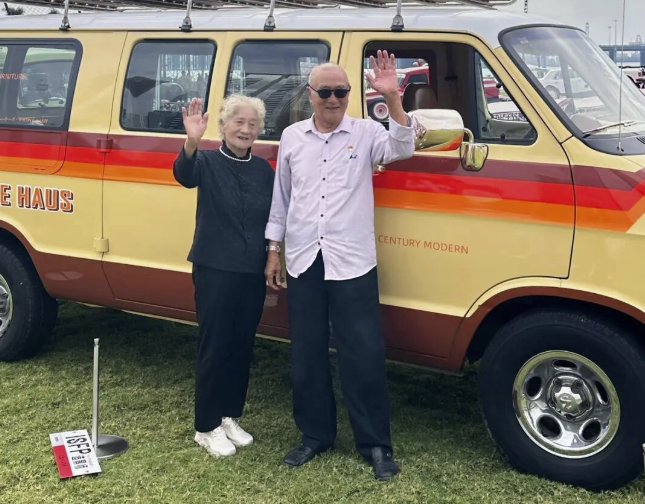 90歲老人自駕23年游遍全國，86歲老伴一路相伴