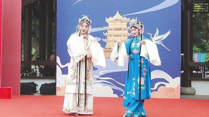 文艺院团把演出送到游客身边