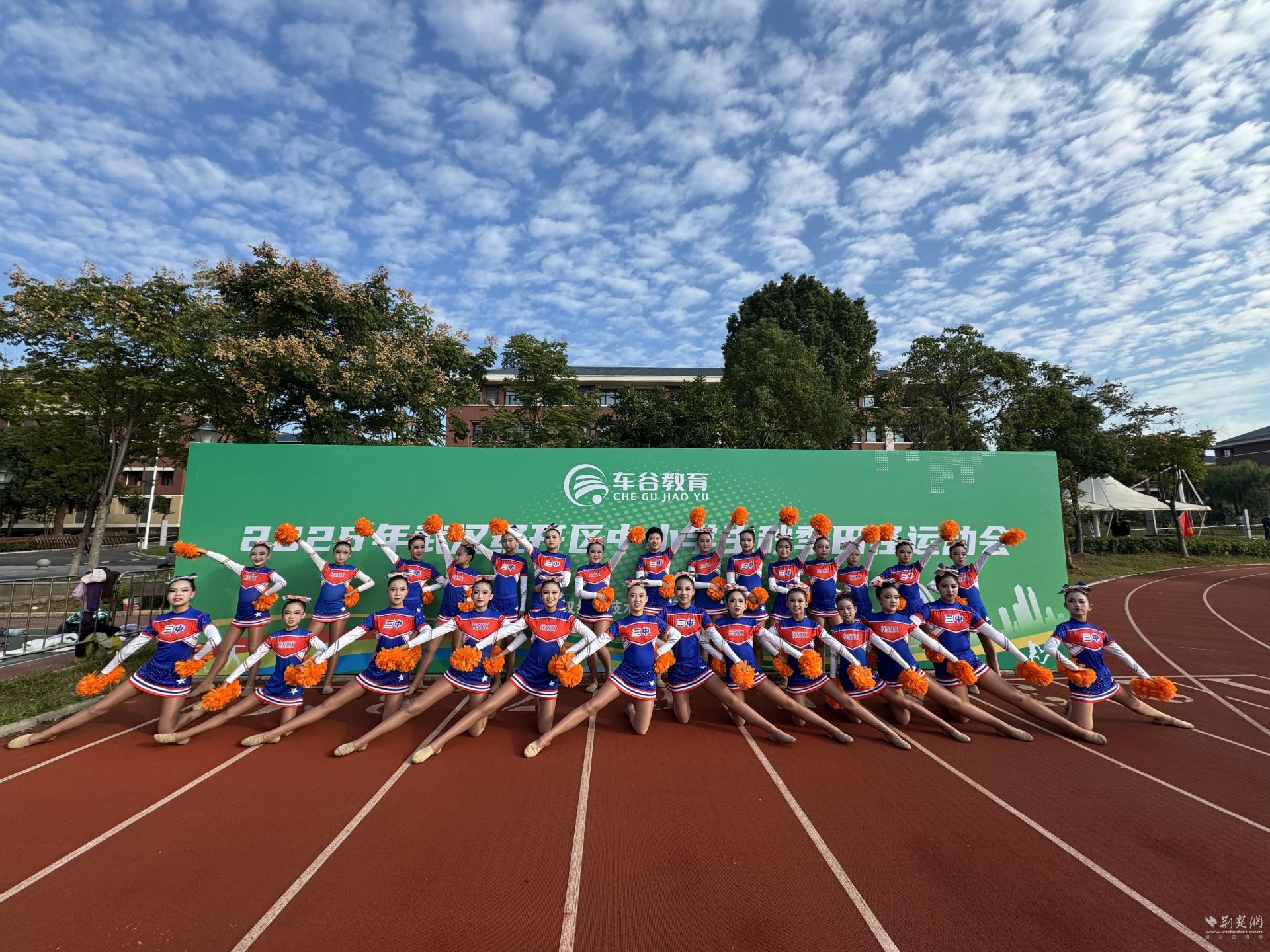 洪山未来学校学子亮相市区运会