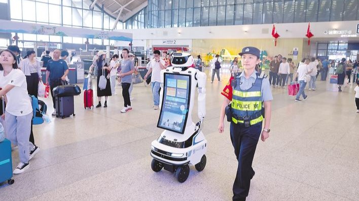 “警宝”机器人执勤忙