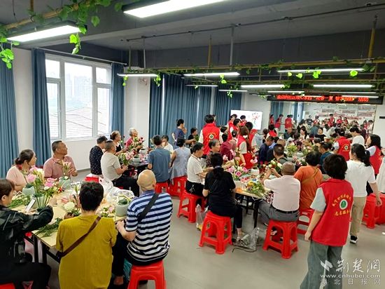 西安潘泗洲社区描绘出“温馨家庭”的幸福景象