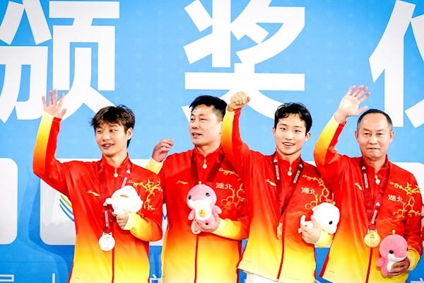 十五運跳水男子3米板湖北隊包攬金銀牌