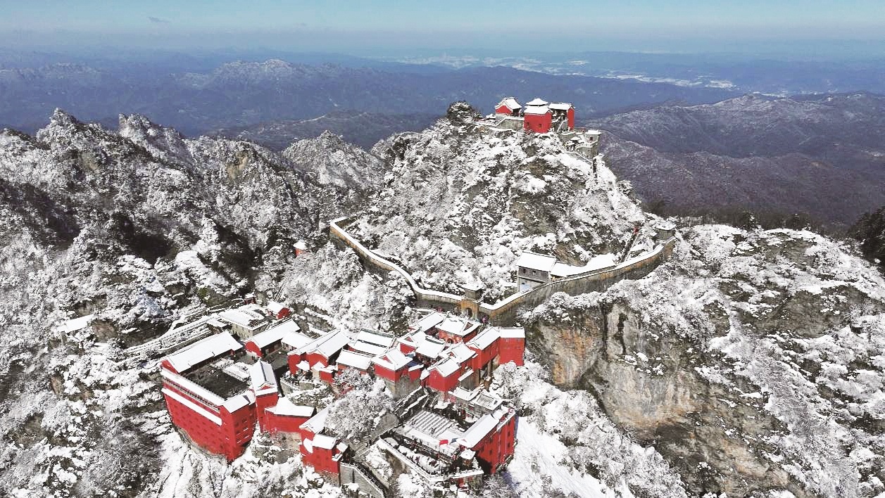 武当山迎今冬首场绝美雪景