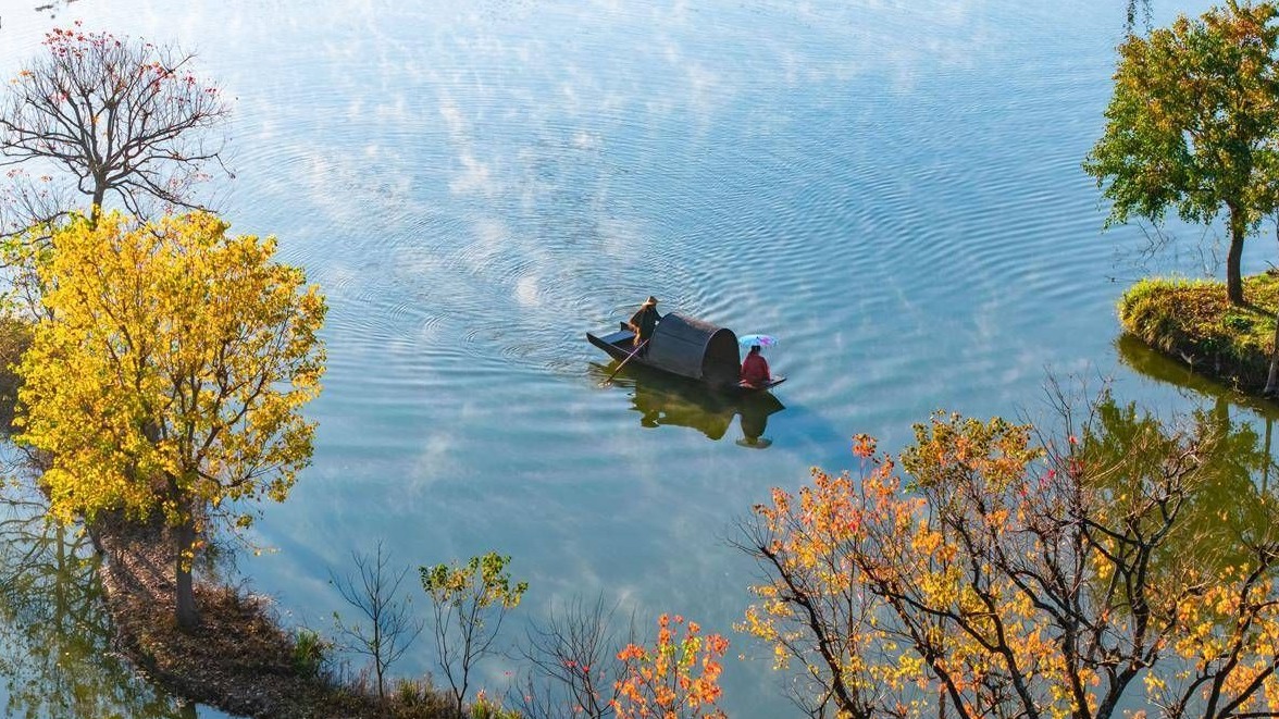 罗田水上红叶引客来