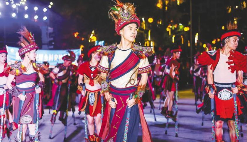 民俗民歌巡游搅热宣恩