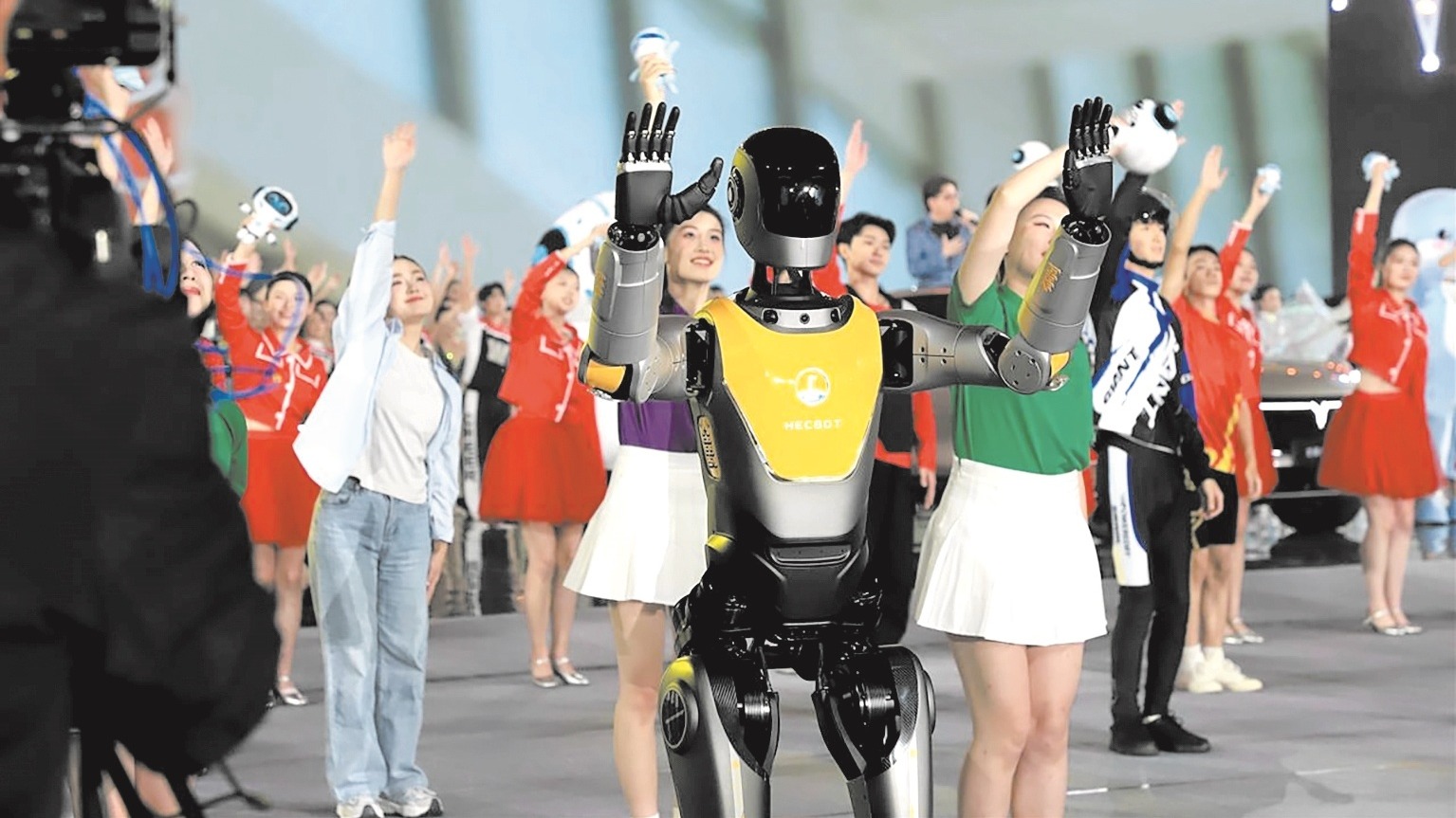 光谷速度催生“光子”人形機(jī)器人