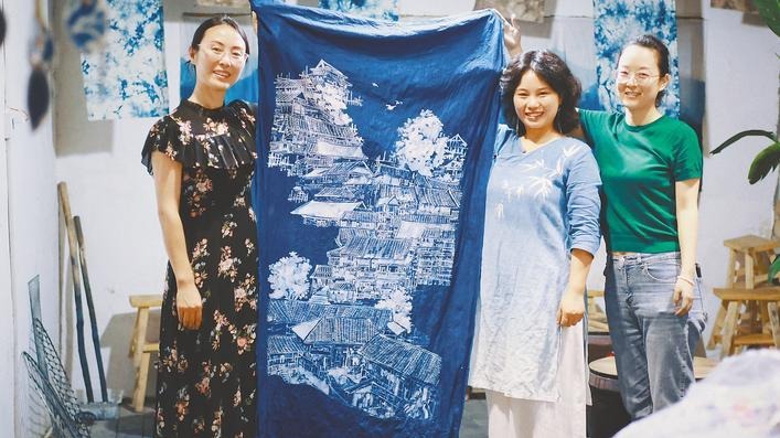 她的“蘭染”胸牌，被300多名電影明星佩戴