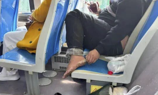 穿着外裤，到底能不能直接坐床上？