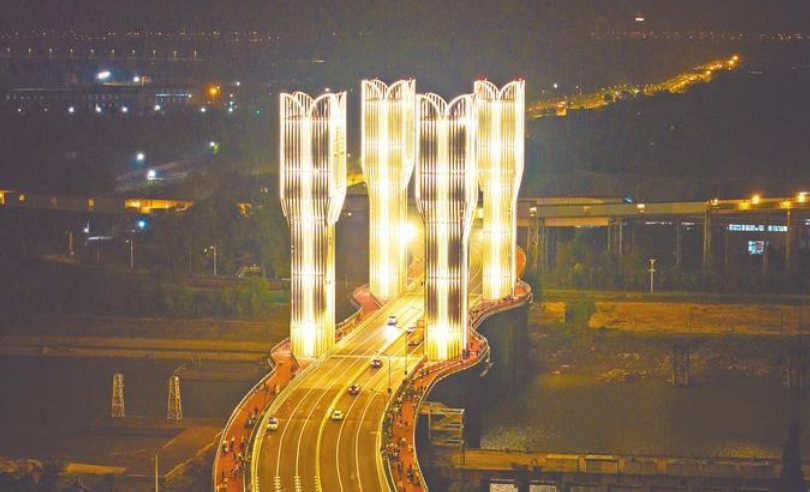 江城開啟橋燈火璀璨