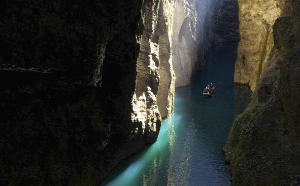 “舟浮空中”初冬旅游热