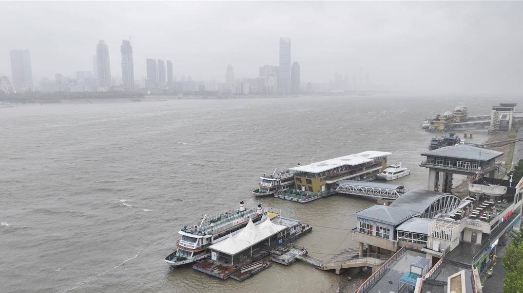 武漢大風(fēng)天氣來襲 輪渡停航