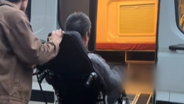 小伙辞职照顾瘫痪母亲3年多 改造房车带她看世界