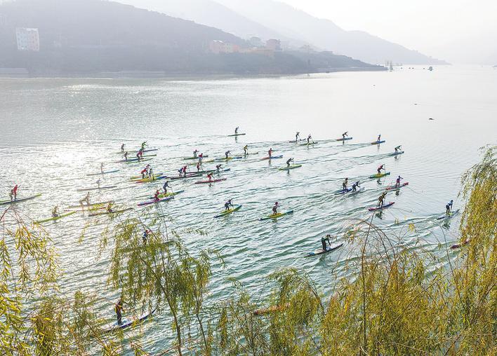 槳板競(jìng)技燃動(dòng)三峽