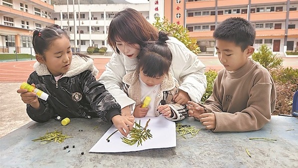 “老师妈妈”点亮山里娃求学路