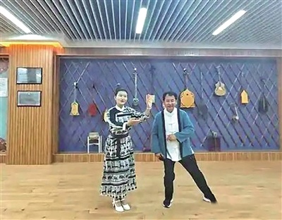 当湖北黄梅戏飘到新疆博州