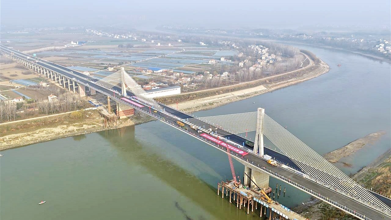 武汉至汉川段路面贯通 武天高速通车进入倒计时