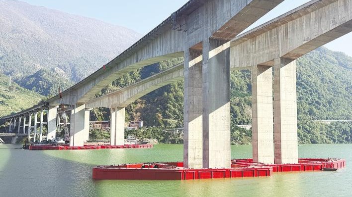 43米深急流中，用北斗穿针引线