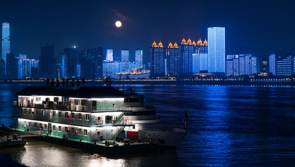 美麗中國｜日出日落畫江城 杳杳長空斂云煙