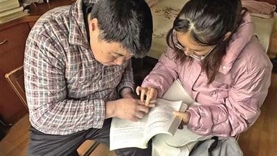 武大师生接力“导读”三十载 盲人学者靠“听”出版第三本著作