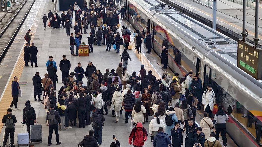 武宜高铁首发日 列车满载体验热