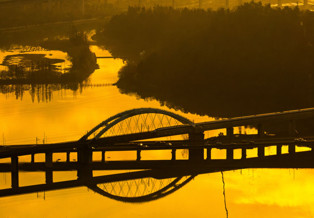 美丽中国｜日出日落画江城 杳杳长空敛云烟