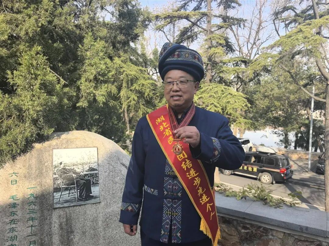 湖北一校长：24小时不关机，总能第一时间出现