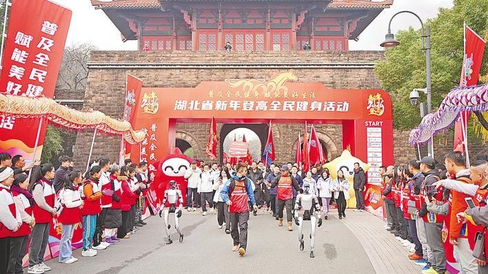 人形机器人化身“活力陪走员”