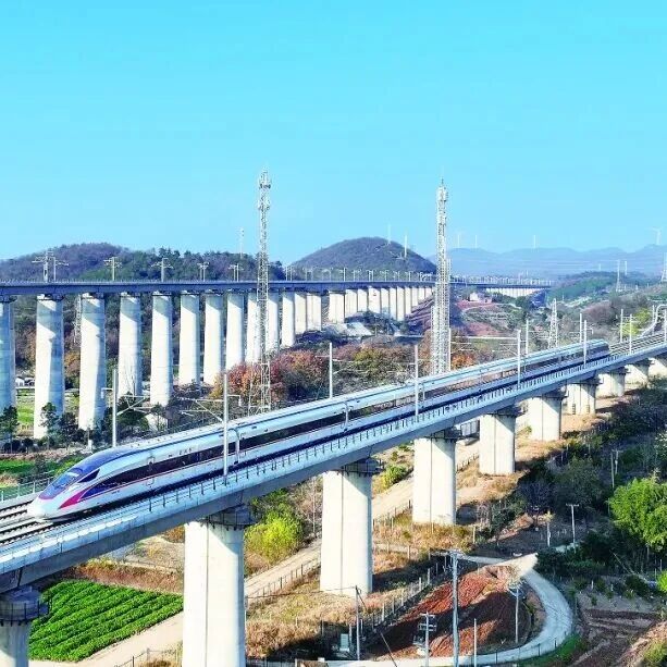 沪渝蓉高铁武宜段开启试运行