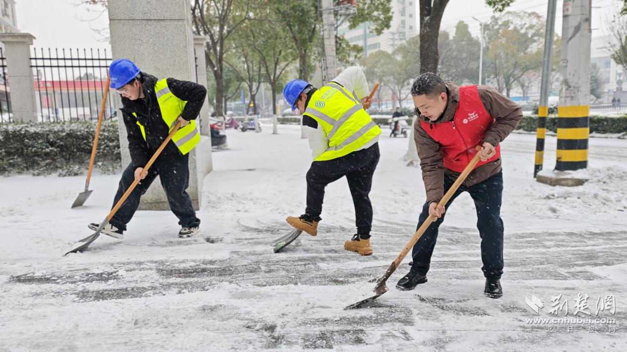 荆州移动同心战风雪 聚力守护通信“生命线”