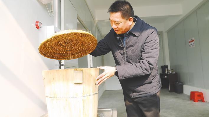 “酿酒书记”杨卫国带领移民创富