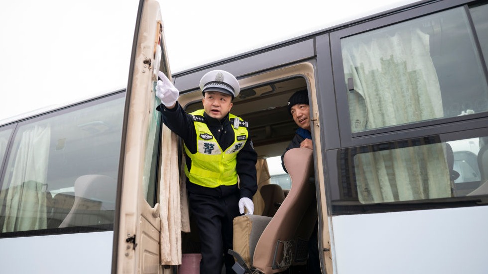 湖北武漢：檢查車輛 備戰(zhàn)春運(yùn)