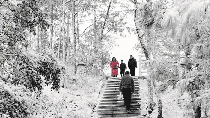 湖北大部地区瑞雪迎新年