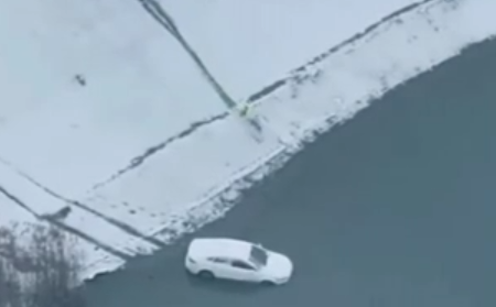 致敬！辅警在雪地留下一道最美印记