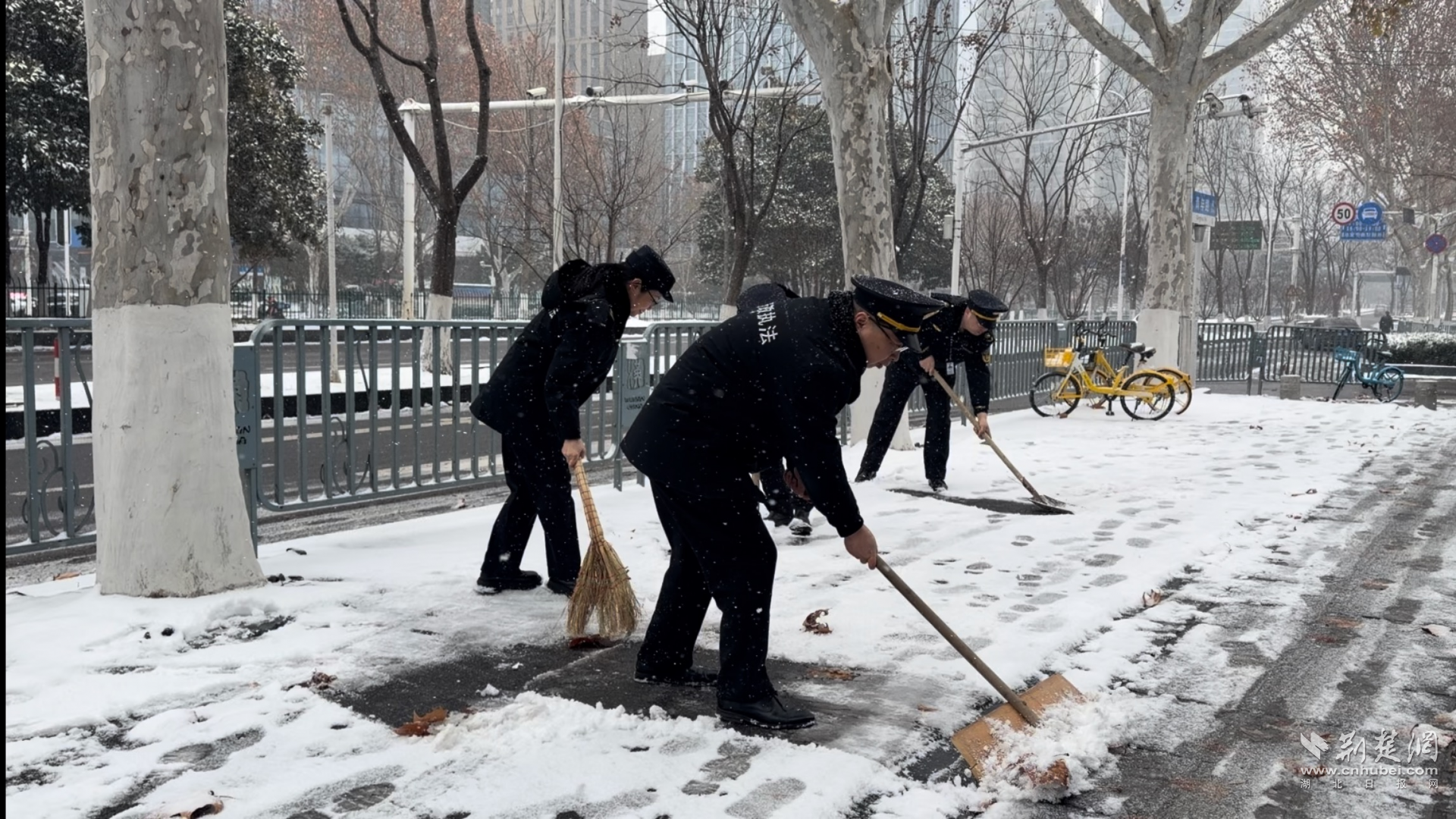 武汉交通系统全链条发力  保障雨雪天民生出行