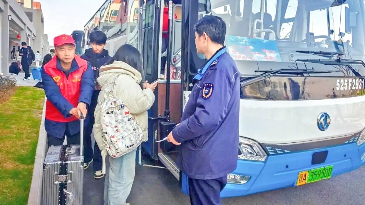 武汉开通首条跨城高校定制公交