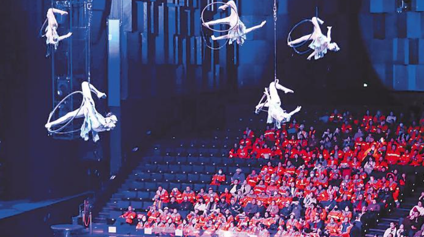 两千城市美容师受邀汉秀看剧