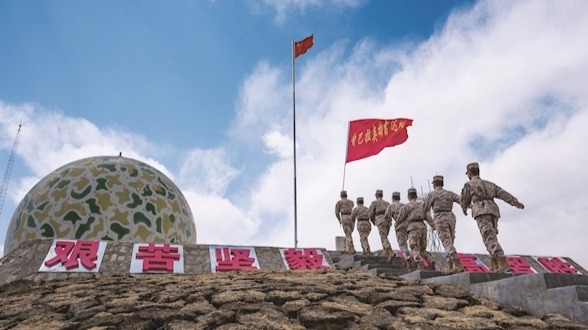 空军预警学院学员接力戍边50年