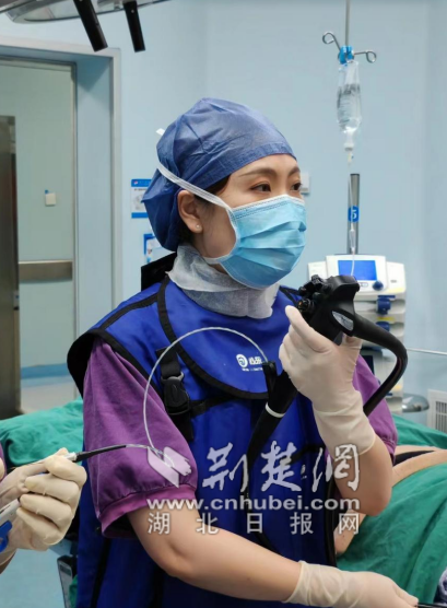  胆囊切除后为何仍会长结石？ 六旬老人惧怕手术“硬扛” ERCP内镜微创成功清除残余结石