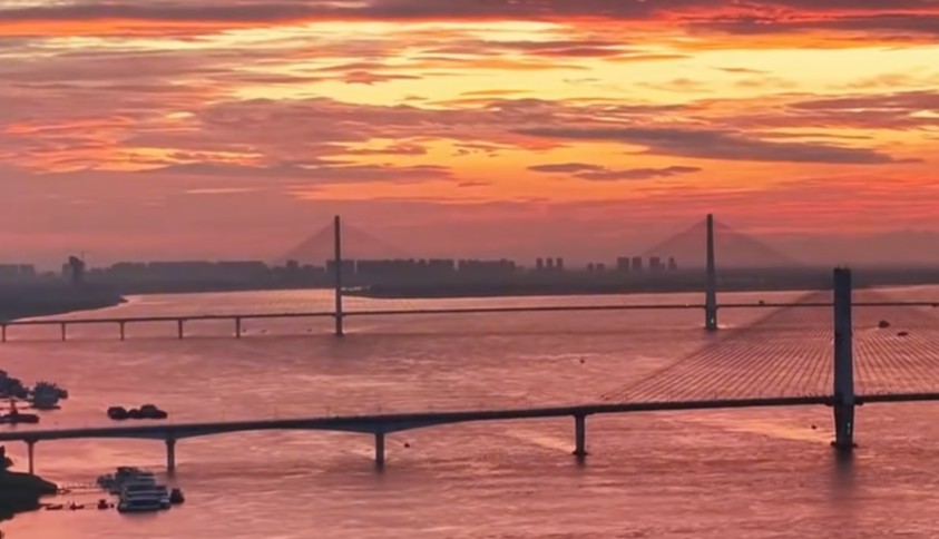 东湖屏说| “夯”到顶，干出彩