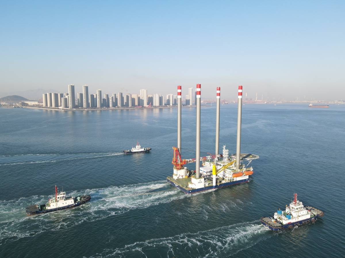 两座汉产新型“海上高脚屋”发往中东