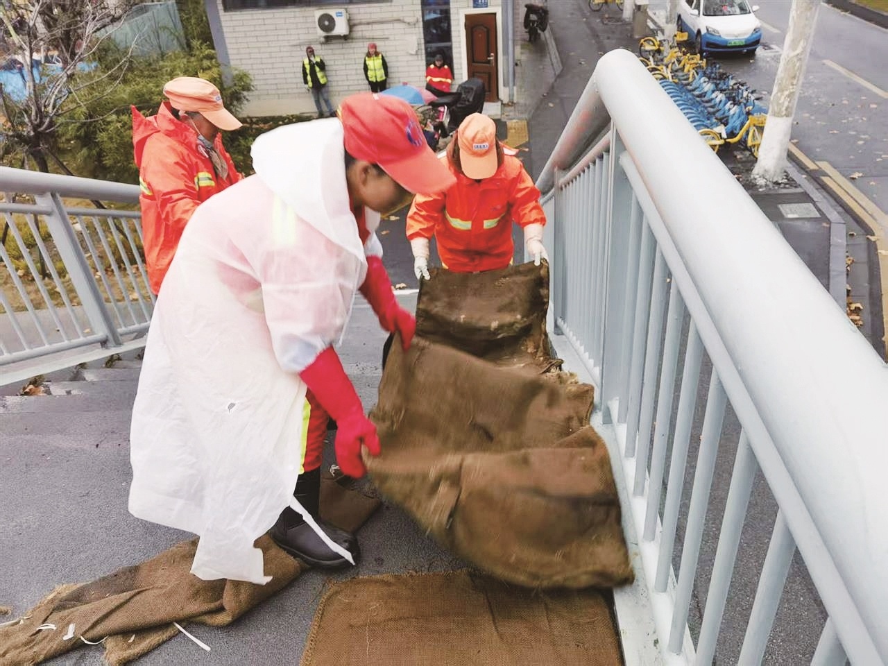 武漢今冬首發(fā)掃冰除雪倡議書
