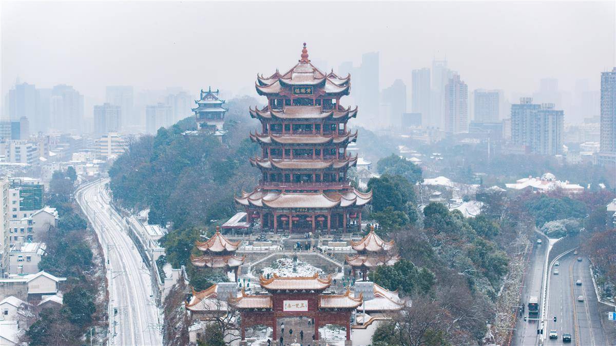 雪中黄鹤楼画意十足