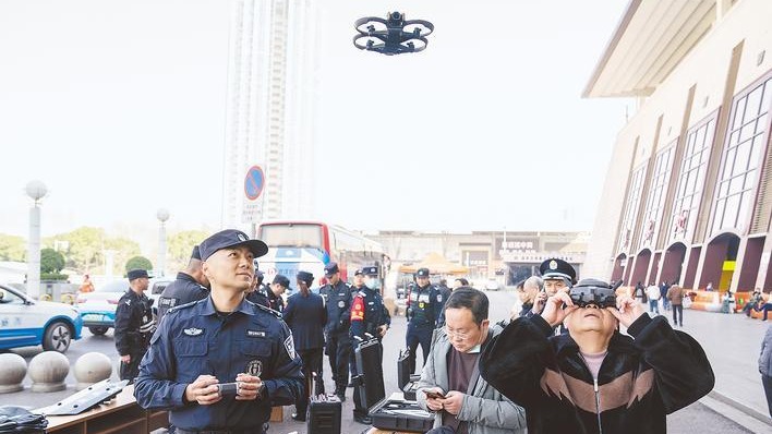 武汉铁路警营开放迎节日