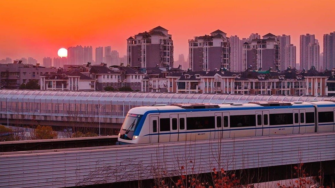 被武汉的黄昏狠狠惊艳！1号线，这一幕绝了