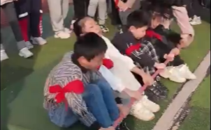 学校体育比赛上演最燃仰卧起坐