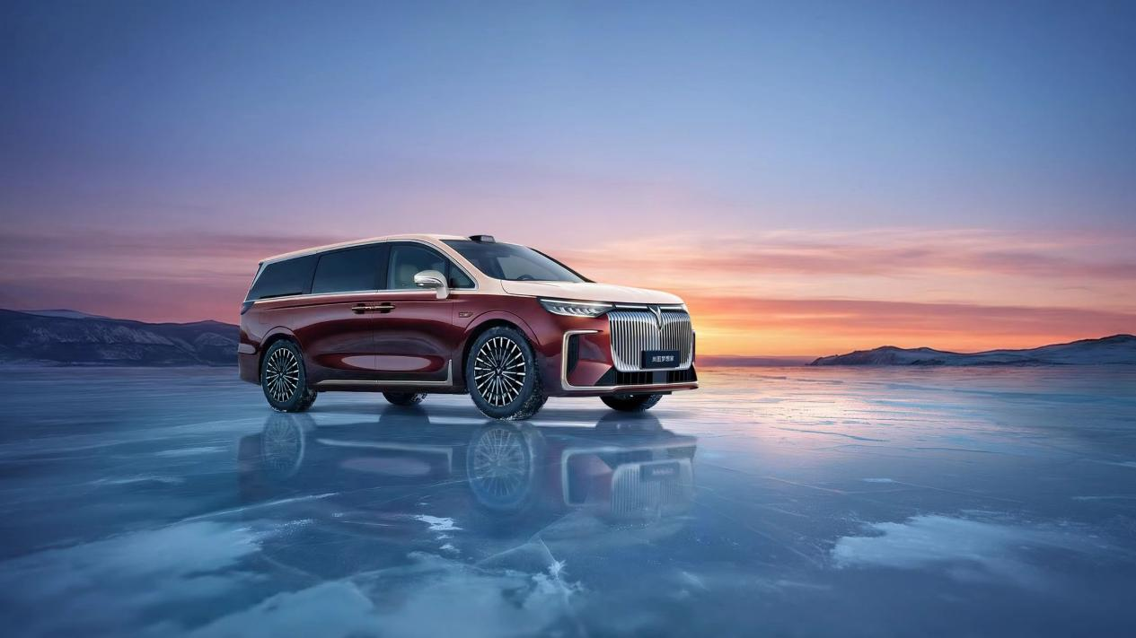 “双冠”见证，岚图梦想家成“荆楚智造”新名片