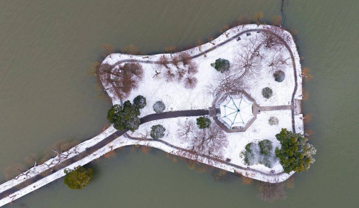 雪落东湖，把冬日浪漫拉满到极致