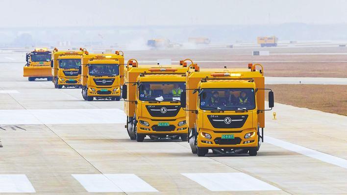 吹雪車駐守機(jī)場(chǎng)
